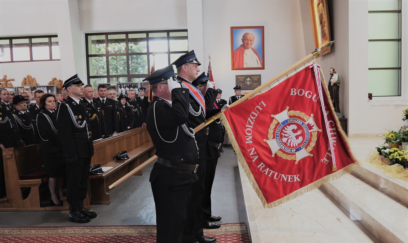 poczet sztandarowy strażaków (mat. MCZK)